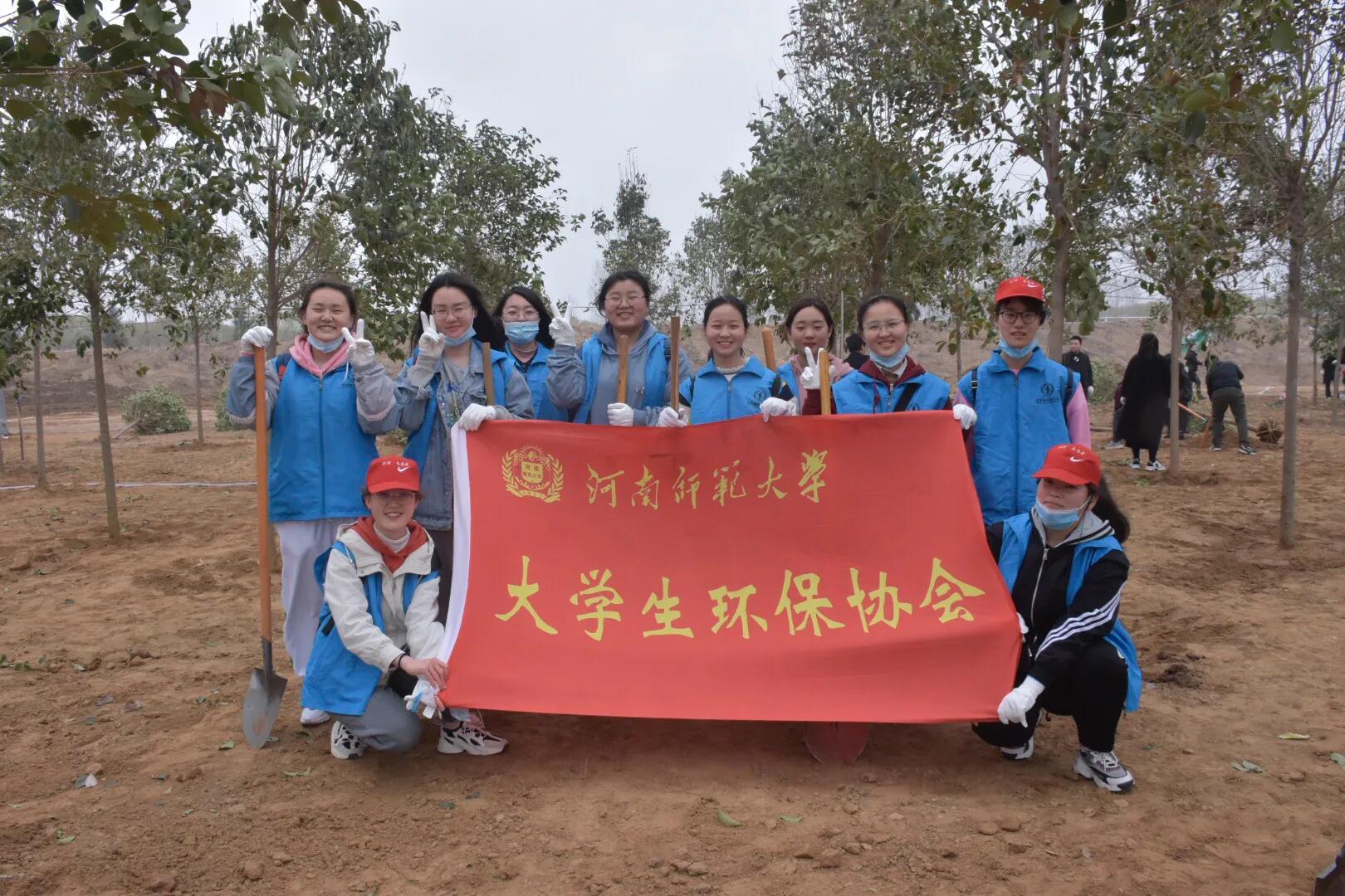 植樹(shù)節(jié)大學(xué)生15